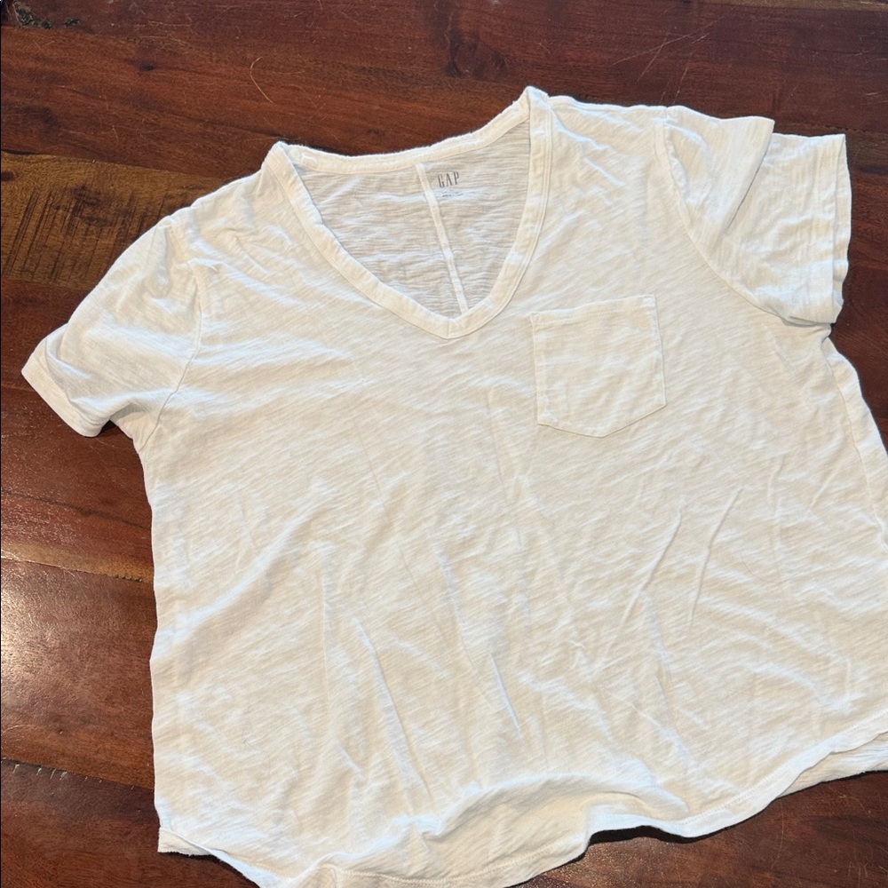 GAP Women's White V-Neck Tee L